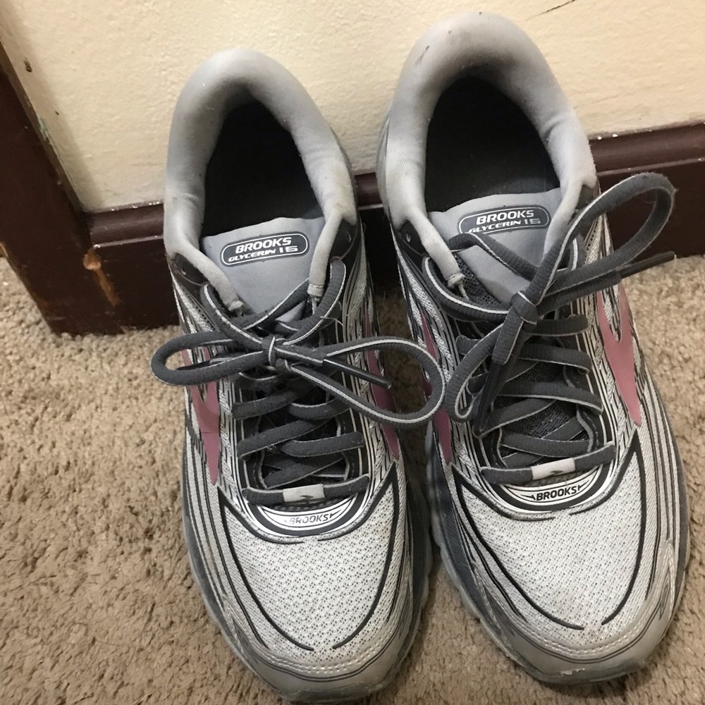Women’s brooks tennis shoes